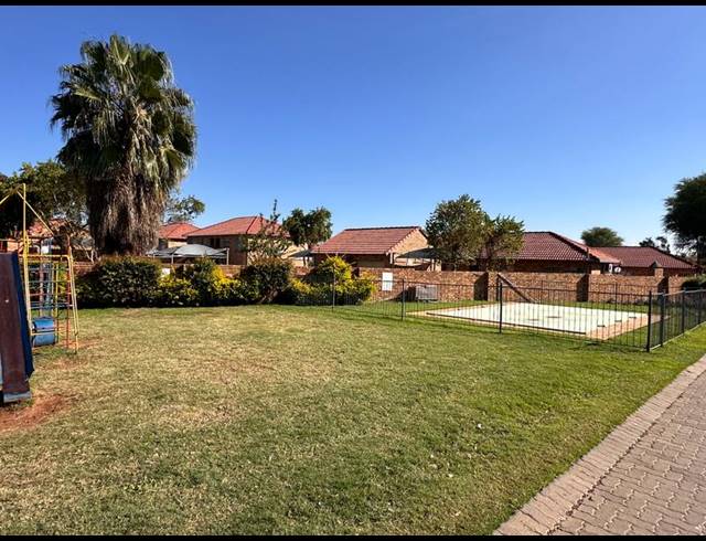 3 BEDROOM TOWNHOUSE FOR SALE IN THERESAPARK